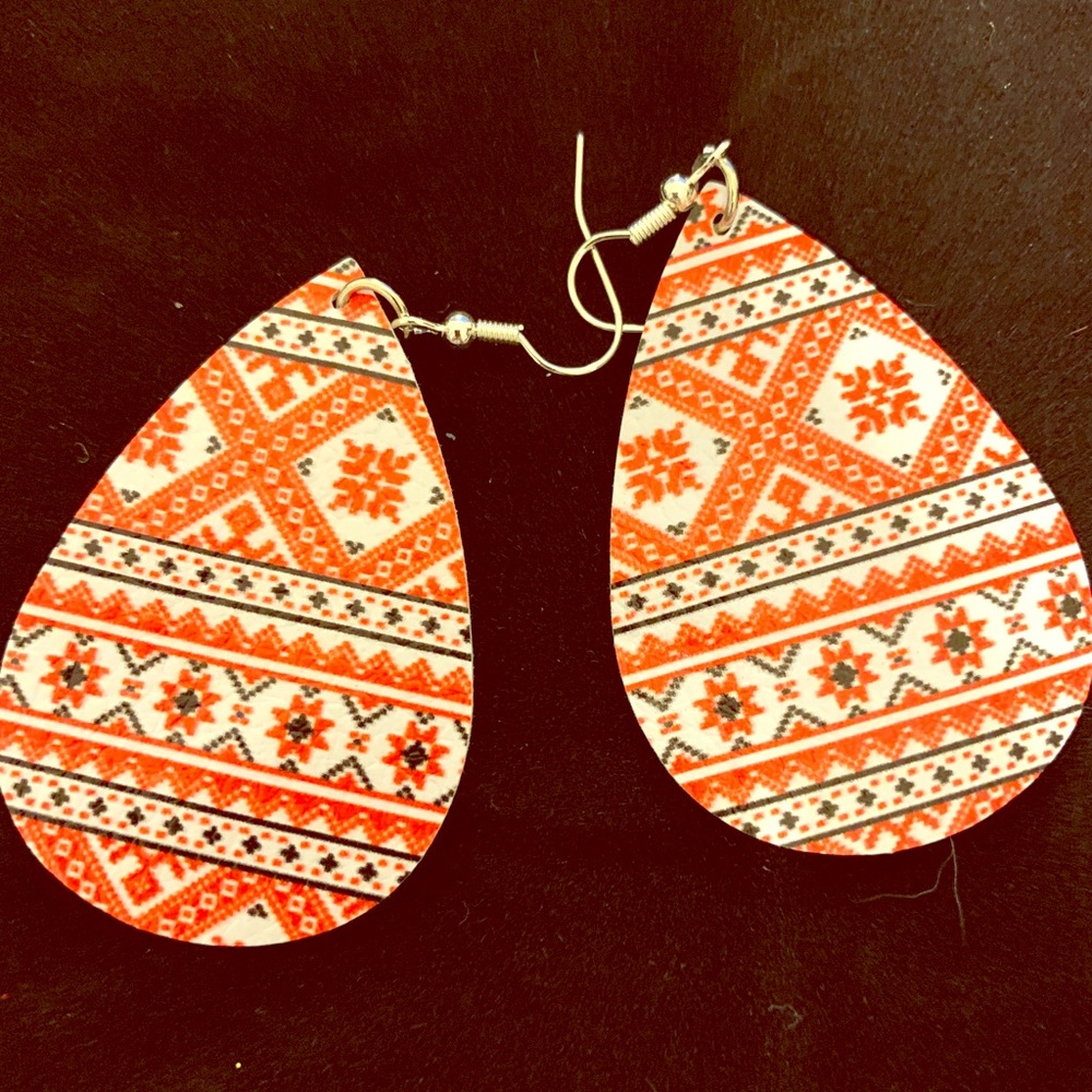 Women’s faux leather teardrop earrings